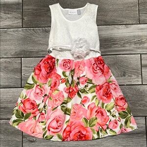 The Chic White and Pink Sleeveless Dtrss